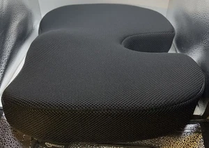 Amazon Basics Memory Foam konturiertes Sitzkissen Druckentlastung Unterstützung - Bild 1 von 4