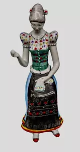 Estatuilla de modista húngara Hollohaza de porcelana de colección RARA 1831 ~ LEER - Imagen 1 de 5
