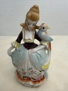 Vintage besetztes Japan Porzellan viktorianisches Mädchen mit Vogel 5" groß - Bild 1 von 7