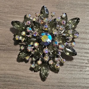 Vintage Smoky Crystal Prong Set Rhinestone Domed Floral Brooch Pin - Picture 1 of 5