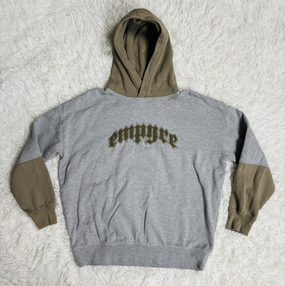 Sudadera con capucha gris parche Empyre Lane para mujer talla pequeña Foto 1 de 4