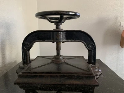 Prensa de livros antiga de ferro fundido do século XIX - Imagem 1 de 4
