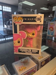 Funko Pop! Vinilo: Friends - Chandler Bing #1066 daños menores en la caja - Imagen 1 de 8