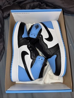 Jordan 1 Puntera UNC Talla 5Y/6.5W GS FD1437-400 Nuevo Foto 1 de 4
