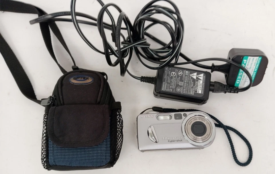 Sony Cyber-shot DSC-P10 5.1MP Digital Camera With Storage Bag Silver-Tone - Image 1 of 4