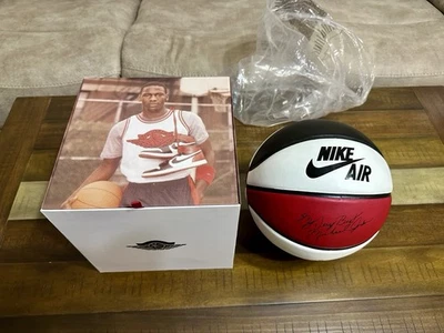 Nike Air Jordan Premium 8P Baloncesto y Caja Negro/Blanco/Rojo J1003087-699 Foto 1 de 4