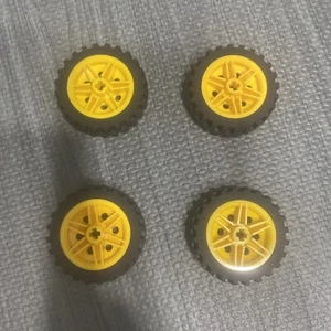 Lego Part 56904c01 Wheel Yellow Black Tire 43.2 x 14 Offset Tread Lot Of 4 - Picture 1 of 3