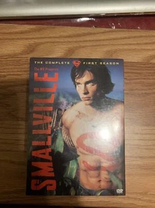 Smallville - Season 1 (DVD, 2003, 6-Disc Set) New - Foto 1 di 8