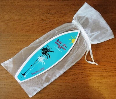 PLANCHE DE SURF POUR BARBIE ET KEN. SOUVENIR DE LA CONVENTION USA 2011 - Imagen 1 de 2