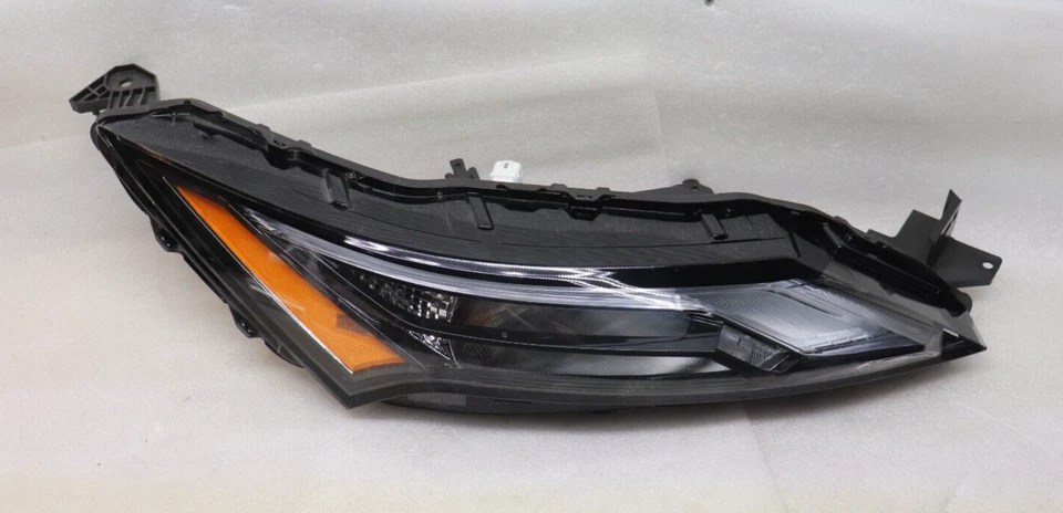 Luz de circulación diurna LED lado pasajero TYC para Nissan Rogue 2021-2024 Foto 1 de 4