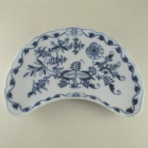 19c BLUE ONION by MEISSEN Crossed Swords Mark LARGE 10 1/2" Crescent Dish - Picture 1 of 11