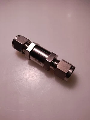 1/4" Stainless Steel Compression Check Valve - Image 1 of 3