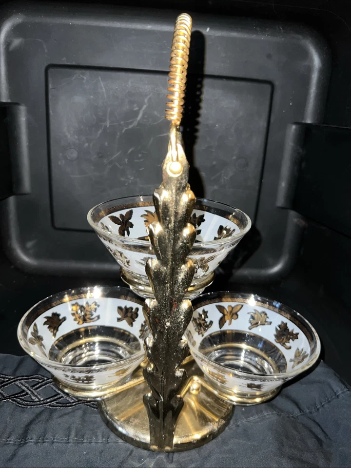 "Estante de servidor de condimentos de metal tono dorado MCM de 13,5"" con tres cuencos de vidrio" Foto 1 de 4