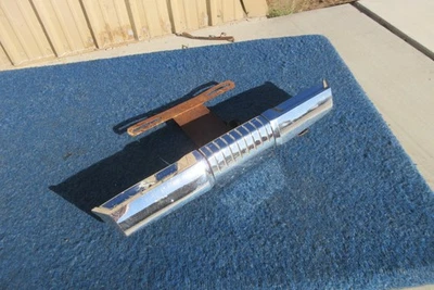 Jeep Wagoneer TAIL GATE HANDLE & TAG BRACKET ASSY 1965 1966 1967 1968 1969 1970 Foto 1 de 4