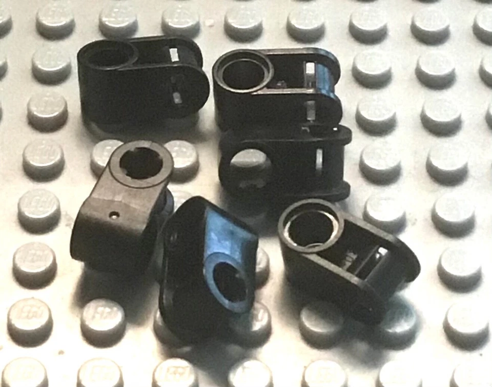 LEGO 7 Black Technic, Axle and Pin Connector Perpendicular, 6536 - Image 1 of 1