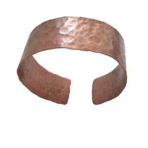 "Brazalete brazalete ancho martillado artesanal de colección, boho, 7,5"" x 1""" - Imagen 1 de 7