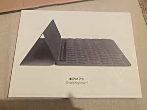 Apple iPad Smart Keyboard 10,5“ Tastaturhülle mit OVP DEFEKT für Bastler - Bild 1 von 8
