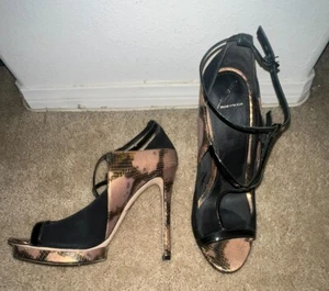 Brian Atwood open toe gold and black sandals Sz. 10 gently used - Picture 1 of 2
