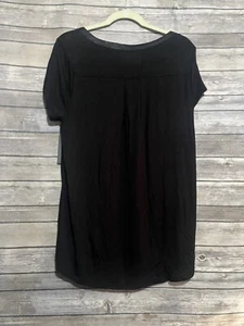 Covington Woman Size 1X Satin Neckline Trim Short Sleeves Hi-Low Tail Top Black - Picture 1 of 2