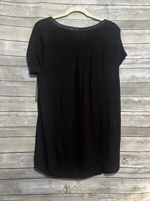 Top Covington Mujer Talla 1X Escote Satinado Borde Mangas Cortas Cola Alta-Baja Negro Foto 1 de 2