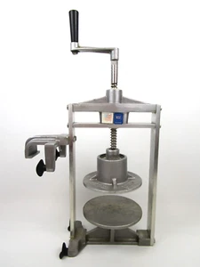 Nemco 55800 N55800 Easy Tuna Press 64oz Can Holds One Tested Working - Picture 1 of 18