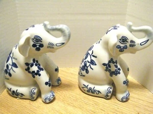 Blue and White Porcelain Ceramic Sitting Elephant Floral Pattern pair 6" tall - Picture 1 of 4