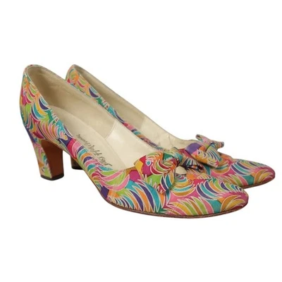 Zapatos de salón vintage de los 80 Saks Fifth Avenue con estampado de remolinos multicolor con moño 7 Foto 1 de 4