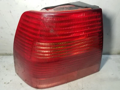 Conjunto de luz trasera izquierda Volkswagen Jetta 1999-2003 (M132) Foto 1 de 3