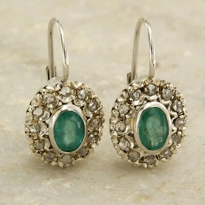 Pendientes colgantes para mujer con halo de diamantes y esmeralda natural de oro blanco real de 14k Foto 1 de 4
