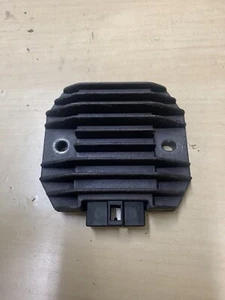 Regolatore di tensione ORIGINALE Yamaha Majesty 250 (99-05) - Foto 1 di 4