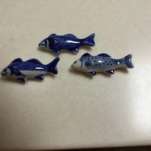 3 Vintage Japanische Keramik Fische/Stöcke Halter/Tischdekoration/Blau & Weiß/3" - Bild 1 von 7