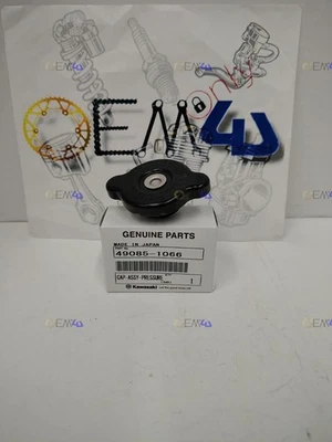 Tapa de radiador original Kawasaki OEM 49085-1066 Foto 1 de 2
