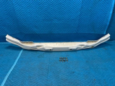 Усилительная ударная штанга для переднего бампера Mercedes Sprinter 1500 2500 3500 10–24 от оригинального производителя - Изображение 1 из 4