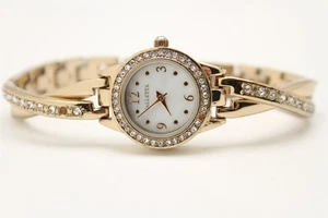Reloj de cuarzo para dama Valletta IF202 con incrustaciones de cristal tono dorado NECESITA batería - Imagen 1 de 5