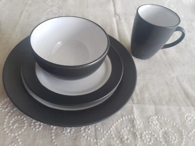 16件陶瓷餐具套装带圆形盘子和马克杯,黑白。 — 第 1/3 张图片