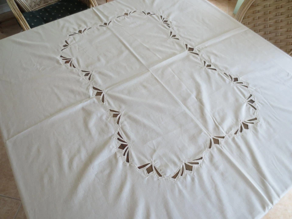 Large Formal Wilton Court Bone Art Deco Style Tablecloth 68" x 104" - Image 1 of 4