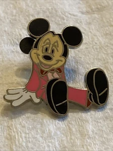 Disney Pin Trading Mickey Mouse sitzend im rosa Smoking 2009 original - Bild 1 von 2