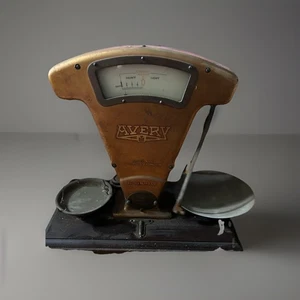 Vintage Avery Shop Tobacconist Scales Cast iron Wooden Base - Picture 1 of 7