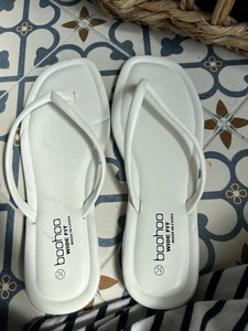 Boohoo White Flip Flops UK Size 8 Worn Once - Picture 1 of 4