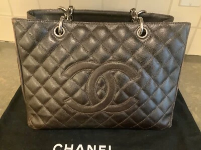 Bolso de Mano Chanel Caviar Acolchado Grand Shopping GST Marrón Oscuro Foto 1 de 4
