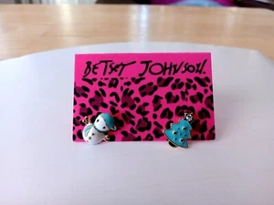 Betsey Johnson Emaille hellblau Schneemann Weihnachten Ohrstecker mit Geschenktüte - Bild 1 von 2