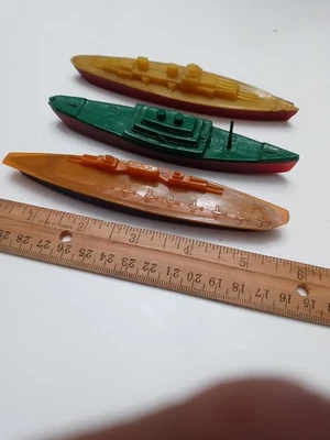 3 barcos de guerra de plástico vintage Foto 1 de 4