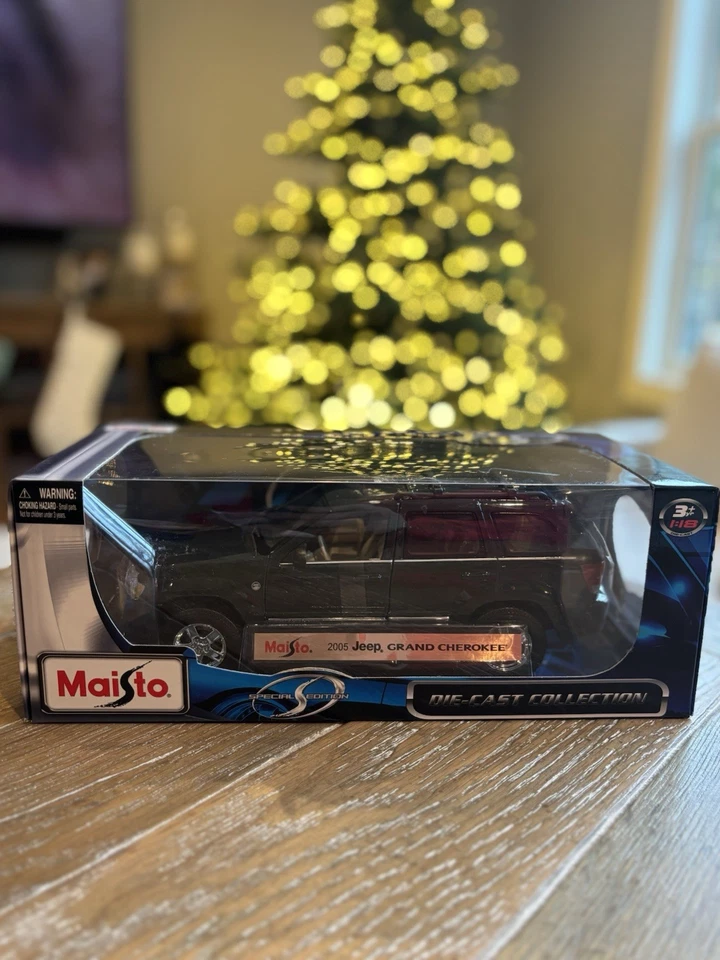 Maisto 2005 Jeep Grand Cherokee | Green 1:18 | Free Shipping!! - Image 1 of 1