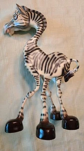 Figura Cebra de la Colección "Animaloon" 13 1/2" Alto - Imagen 1 de 11