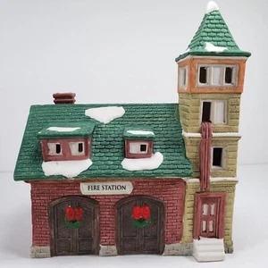Holiday Expressions Collins Ceramica Villaggio di Natale Casa Caserma dei Pompieri - Foto 1 di 10