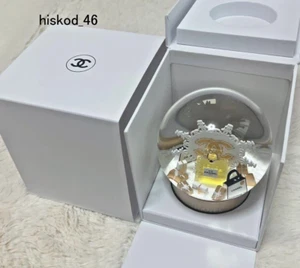 Chanel Palla di Cristallo Globo di Neve Natale Vacanze 2024 VIP Regalo Edizione Limitata - Foto 1 di 12