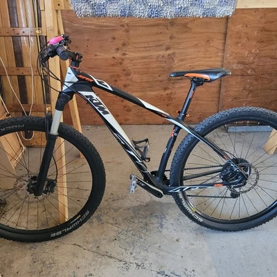 Bicicleta de montaña rígida KTM. Talla Pequeña..pedales y campana martini no incluidos Foto 1 de 2