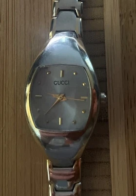 Reloj Gucci Cuarzo Acero Inoxidable Damas Serie 90001 NUEVO Batería Funcionando Foto 1 de 4