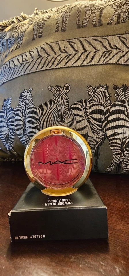 MAC LE HOLIDAY COLLECTION 2024 Powder Blush-WORDLY WEALTH NIB!! - Image 1 of 1