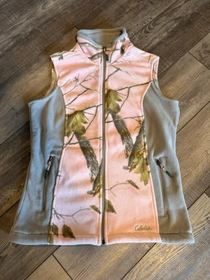 Cabela's Doe Camp Fleece Vest Pink Camouflage Gray Womens Size Medium - Image 1 of 4